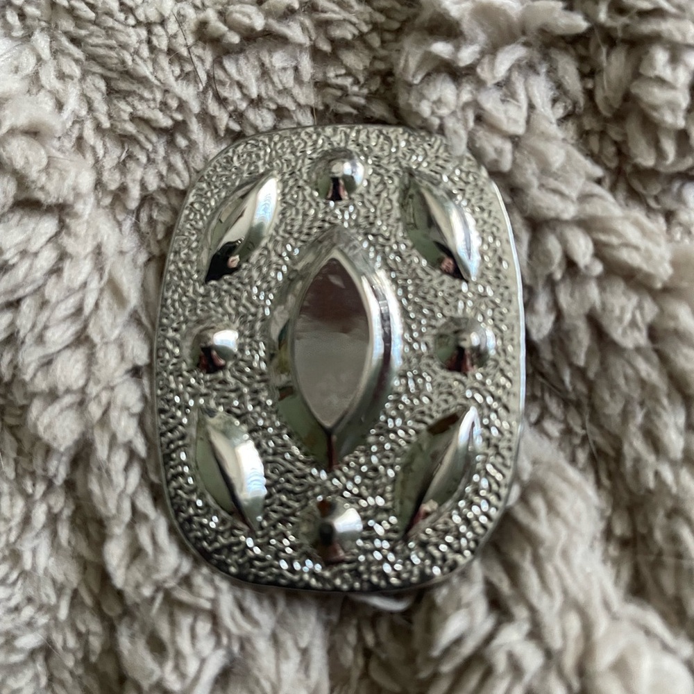 🌸$5/25🌸 - Lady Remington Silver-Tone Scarf Clip